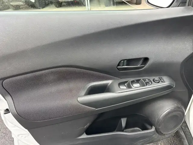 2019 Nissan Kicks S FWD - AIR CONDITIONING / BACK UP CAMERA in Cars & Trucks in Calgary - Image 12