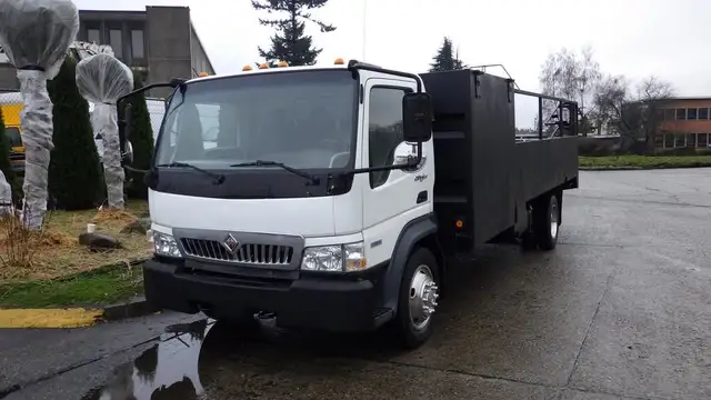2009 international CF 600 City Star Side Dump Truck 3 Seater Die in Heavy Trucks in Richmond - Image 5