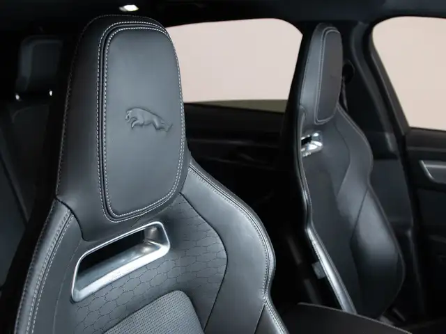 2021 Jaguar F-Pace P400 | R-DYNAMIC S | BLACK PKG | 22 IN WHEELS in Cars & Trucks in Mississauga / Peel Region - Image 14