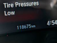 LOW KMS! CR-V EX-L AWD! FULL OPTION! APPLE CARPLAY/ANDROID AUTO, LEATHER INTERIOR, POWER SUNROOF/MOO... (image 9)