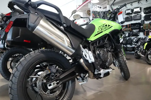 2025 Triumph TIGER 850 SPORT Roulette Green in Street, Cruisers & Choppers in Edmonton - Image 4