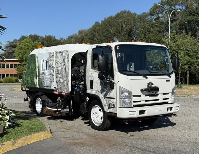2014 Isuzu NRR Diesel Sweeper Sprayer Dump Truck in Heavy Trucks in Delta/Surrey/Langley