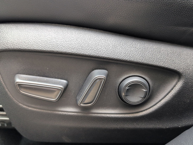 2022 Toyota Highlander XLE AWD in Cars & Trucks in Lethbridge - Image 4