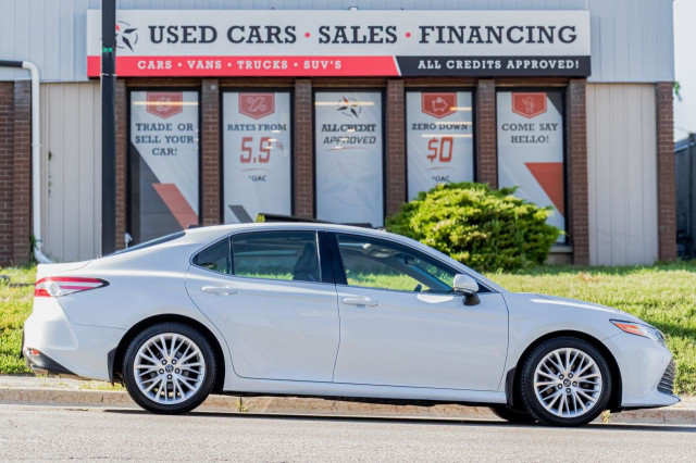 2018 Toyota Camry XLE | Leather | Pano Roof | Cam | CarPlay | BS in Cars & Trucks in Oshawa / Durham Region