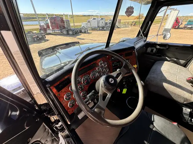 2005 WESTERN STAR 4900 in Heavy Trucks in Edmonton - Image 21