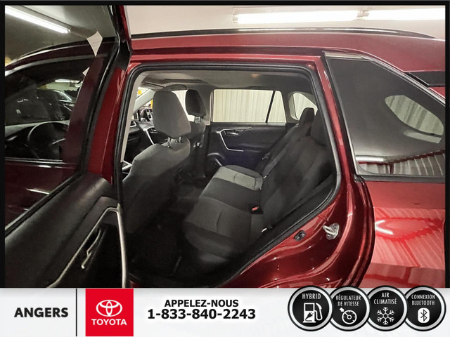 2020 Toyota RAV4 in Cars & Trucks in Saint-Hyacinthe - Image 2