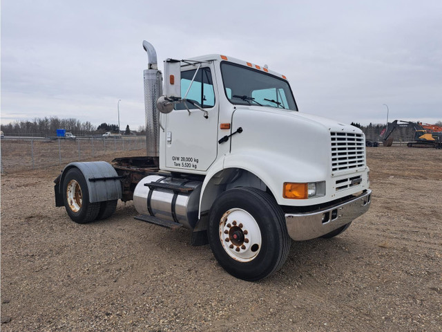 2001 International Loadstar S/A Day Cab Cab & Chassis Truck 8100 in Heavy Trucks in Grande Prairie - Image 2