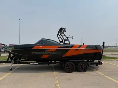 2016 Moomba MojoThe 2016 Moomba Mojo is the flagship of the Moomba line. At a whopping 23 feet, it b...