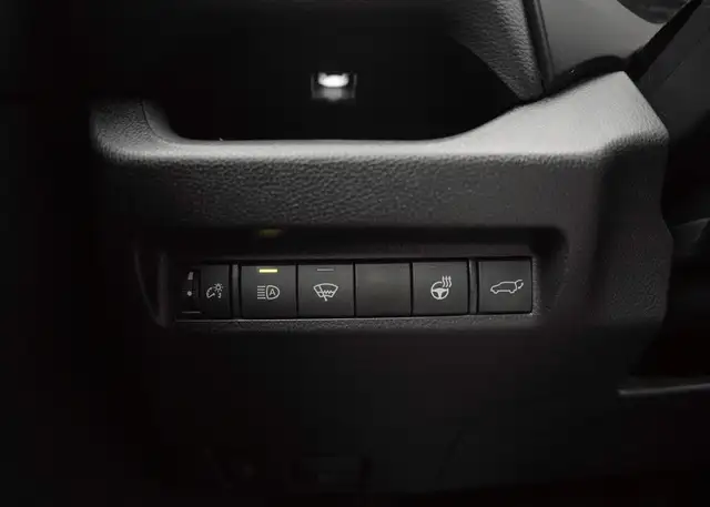 2021 Toyota RAV4 XLE | SUNROOF | ROOF RACK in Cars & Trucks in Mississauga / Peel Region - Image 12