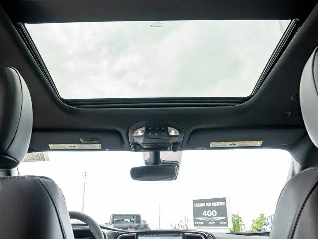 2025 Chrysler Pacifica Select in Cars & Trucks in Barrie - Image 32