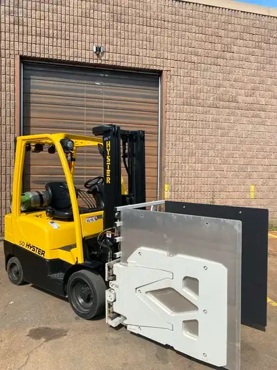 We have available for sale this 2020 Hyster 5,000 lb Propane Forklift, a clean and modern unit desig...