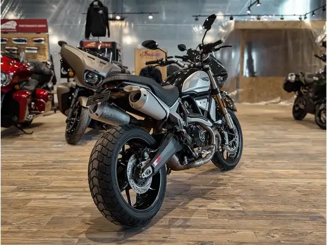 2018 Ducati Scrambler 1100 // Shining Black in Dirt Bikes & Motocross in Winnipeg - Image 12