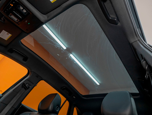 2022 Volkswagen ID.4 PRO S AWD *NAV* TOIT VITRÉ SIÈGES CHAUF HAY in Cars & Trucks in Laurentides - Image 4