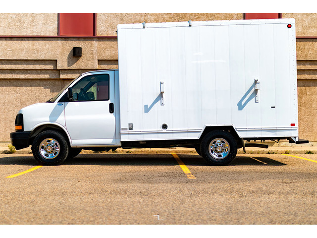 2005 Chevrolet Express Commercial Cutaway G3500 Cube Van in Cars & Trucks in Grande Prairie - Image 3