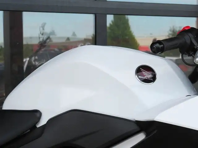 2014 Honda VFR800F in Sport Bikes in Cambridge - Image 16