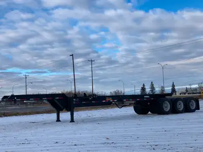 2006 Hyundai Container Chassis / 20 ft container pins GVWR: 64,300 kg Spring Suspension Sliding Susp...