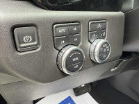 FRONT BUCKET SEATS WITH CENTRE CONSOLE|5.3L ECOTEC 3 V8 ENGINE|PREFERRED PACKAGE|X31 OFF-ROAD AND PR... (image 9)
