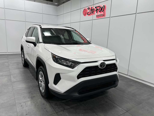  2021 Toyota RAV4 LE AWD - SIEGES CHAUFFANTS - BLUETOOTH in Cars & Trucks in Québec City