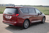 QUICK ORDER PACKAGE 2ES -inc: Engine: 3.6L Pentastar VVT V6 Hybrid Transmission: eFlite Electrically... (image 3)