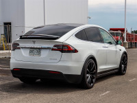 STOCK #311416A – Ludicrous+ Mode, Low KM, Fully Loaded, Clean CarFax Experience the ultimate in elec... (image 4)