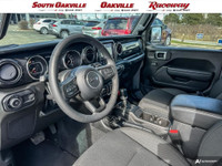Apple Carplay / Android Auto, 1 Owner, Local Trade, Low KM, Clean CarFax, No Accidents, Convenience... (image 9)