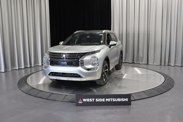 2024 Mitsubishi Outlander GT GT PREMIUM / TWO TONE / BLACK ROOF in Cars & Trucks in Edmonton