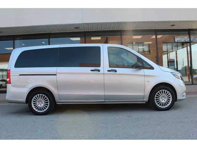 2018 Mercedes-Benz Metris Passenger Van 8 PASSENGERS - LEATHER dans Autos et camions dans Ville de Toronto - Image 6