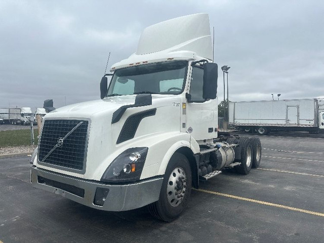 2018 Volvo VNL64300 in Heavy Trucks in Edmonton - Image 3