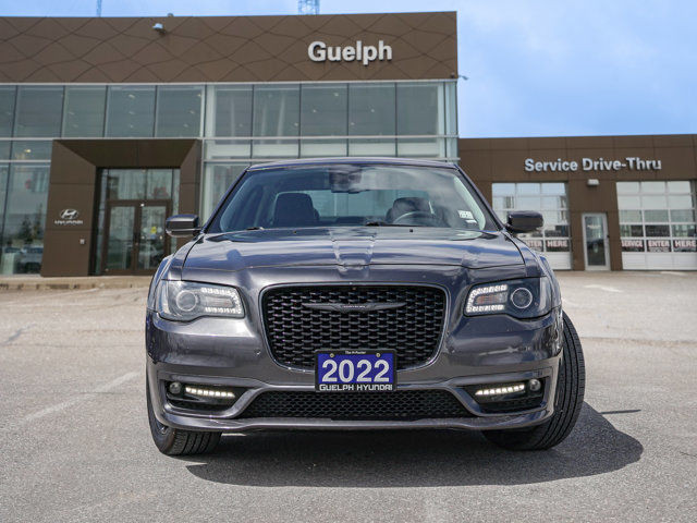 2022 Chrysler 300 Touring L AWD | Leather | Heated Seats in Cars & Trucks in Guelph - Image 2