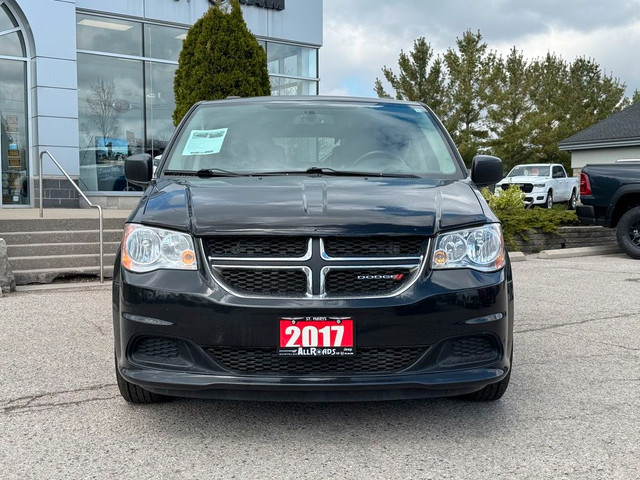 2017 Dodge Grand Caravan SXT+ DVD / tow hitch/ bluetooth, backup in Cars & Trucks in London - Image 2