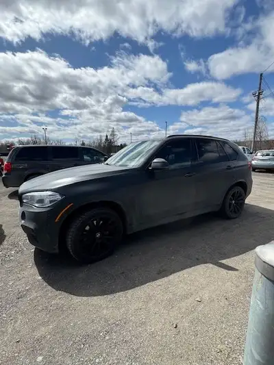 Engine: Moteur à 6 cylindres droits 3.0L L/100Km City: 13.0 L/100Km Hwy: 8.9 Safety Equipment Systèm...