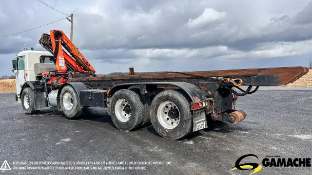 2009 PETERBILT 320 ROLL OFF TRUCK CONTAINER WITH PALFINGER CRANE in Heavy Trucks in Chilliwack - Image 6