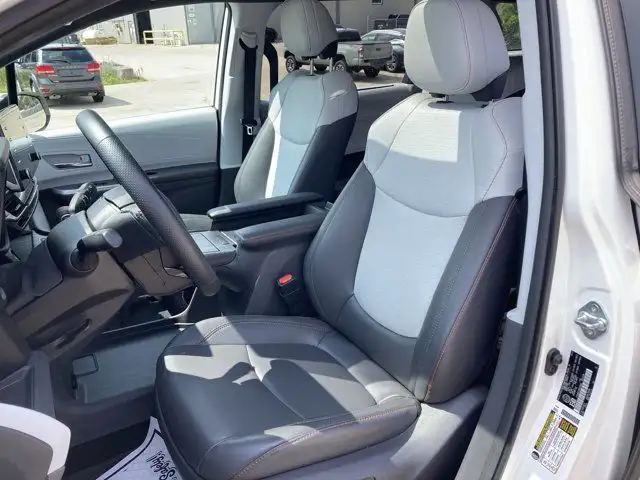 2021 Toyota Sienna XSE in Cars & Trucks in Hamilton - Image 16