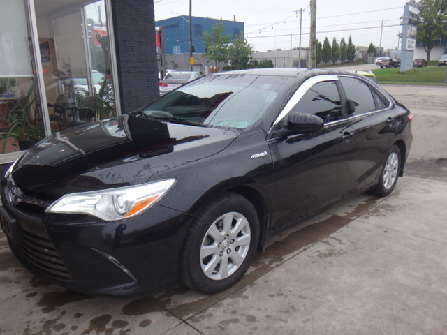 2017 Toyota Camry Hybrid LE in Cars & Trucks in Kitchener / Waterloo - Image 2