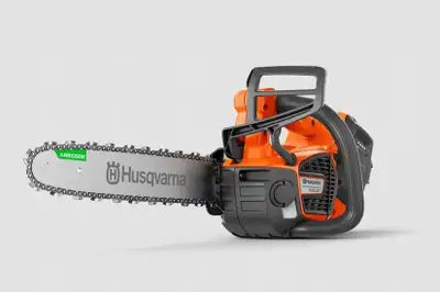 Powerful top-handle battery chainsaw for tree climbers Husqvarna T540i XP is a high-performance 36 V...