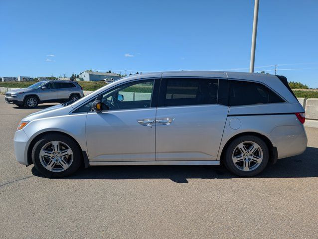 2011 Honda Odyssey Touring | Heated Front Seats | DVD Player in Cars & Trucks in Red Deer - Image 4