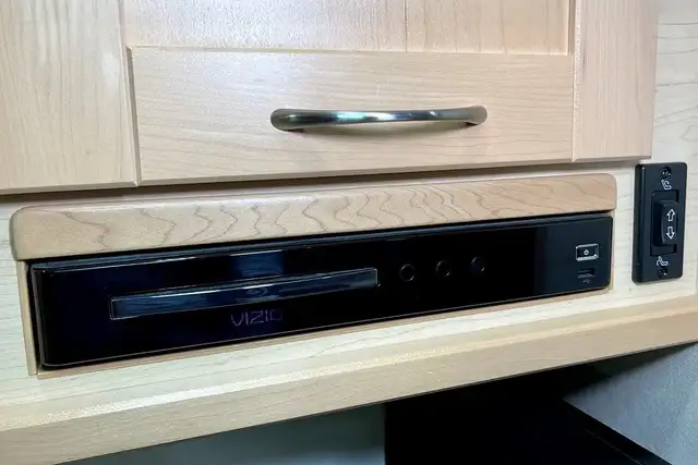 2012 Pleasure-Way Excel TS – Pre-Owned Class B Motorhome. in RVs & Motorhomes in Red Deer - Image 38