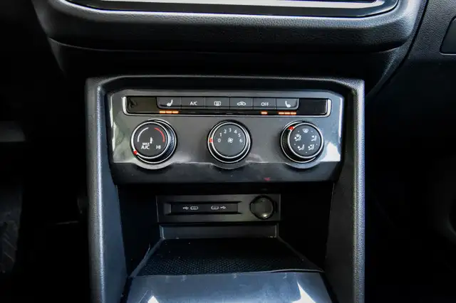 2021 Volkswagen Tiguan Trendline 4MOTION • HEATED SEATS • CP/AA dans Autos et camions dans Ottawa - Image 25