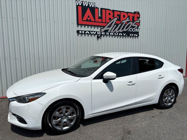 2017 Mazda 3 i Sport MT 4-Door dans Autos et camions  à Ottawa
