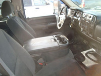 NORTH POINT MOTORS...CALL TEXT 780-224-7791 CHECK OUT THIS 09 GMC 3500HD 4X4 6.6L DURAMAX DIESEL LON... (image 5)