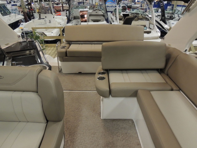 2014 Regal 32 Express in Powerboats & Motorboats in City of Halifax - Image 4