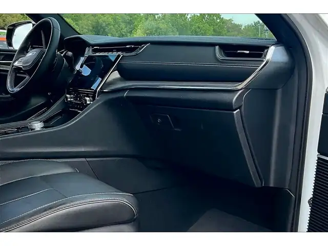 2023 Jeep Grand Cherokee L Overland 4x4 | Massage Seats | McInto in Cars & Trucks in Mississauga / Peel Region - Image 17