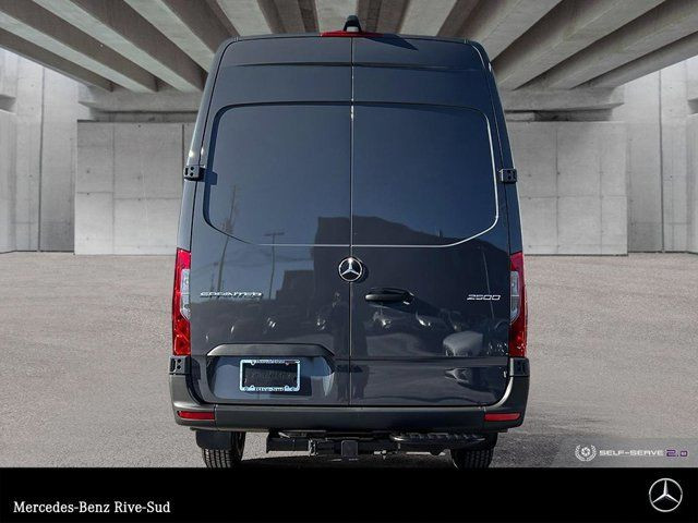 2024 Mercedes-Benz Sprinter 2500 170 Wheelbase High Roof RWD in Cars & Trucks in Longueuil / South Shore - Image 4