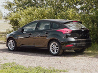 The 2017 Ford Focus SE is a sporty and efficient compact car that delivers practicality without comp... (image 5)