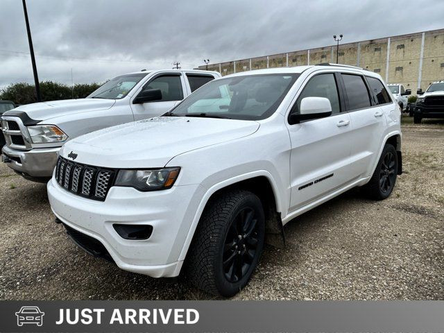 2021 Jeep Grand Cherokee Altitude 4x4 Sunroof Nav in Cars & Trucks in St. Albert