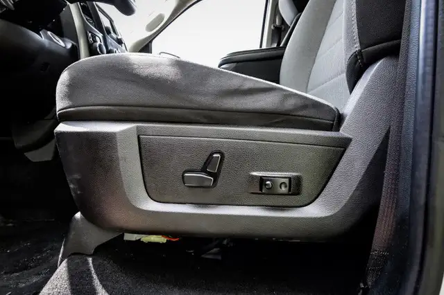 2023 Ram 1500 Classic SLT • BEDLINER • POWER SEAT • HANDS FREE in Cars & Trucks in Kingston - Image 26