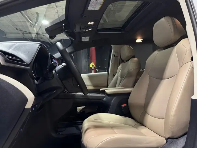 2021 Toyota Sienna XLE HYBRID 8-PASSENGER in Cars & Trucks in Mississauga / Peel Region - Image 17