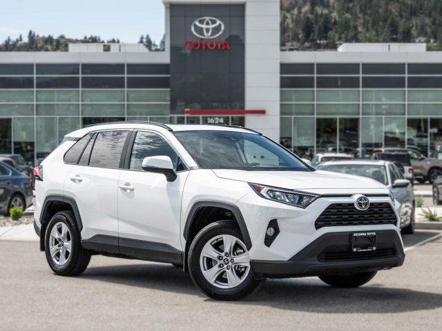2021 Toyota RAV4 XLE | NO ACCIDENTS | ONE OWNER | SUNROOF | BSM in Cars & Trucks in Kelowna - Image 2