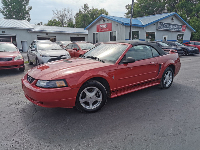 2001 Ford Mustang Deluxe in Cars & Trucks in Belleville