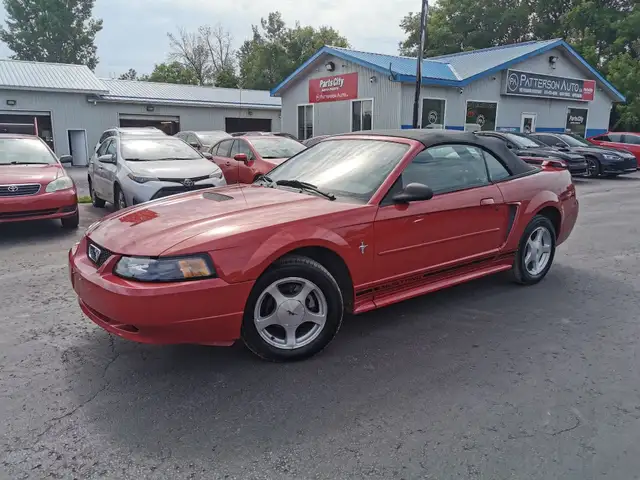 2001 Ford Mustang Deluxe dans Autos et camions dans Belleville - Image 2